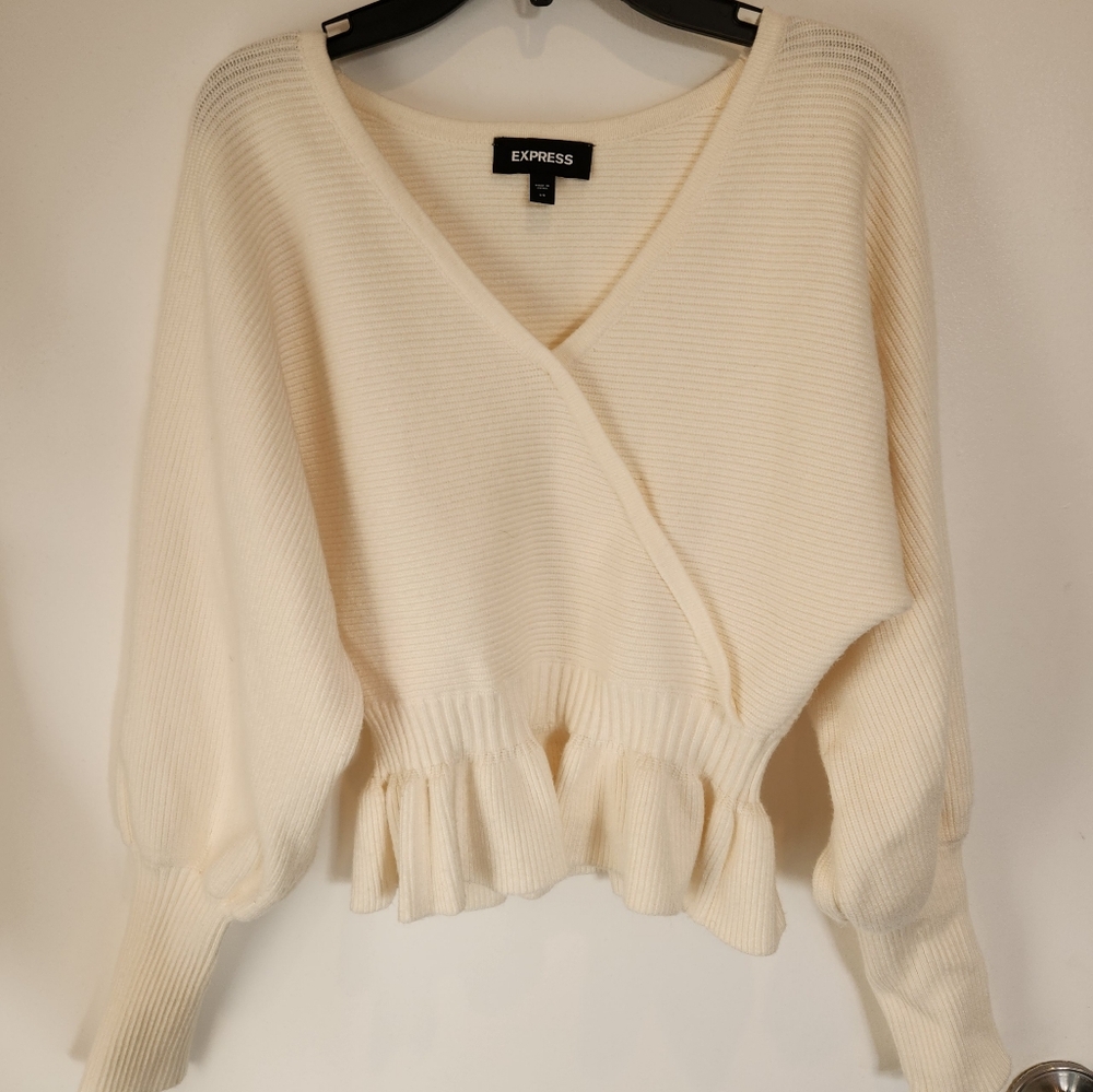 Express Neutral Cream Peplum V-Neck Sweater Femme